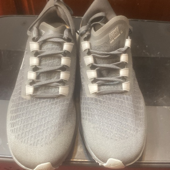 Nike W Air Zoom Pegasus 37 Flyease Casual Running Shoe - Picture 2 of 4